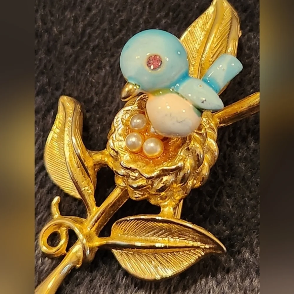 Vintage Gold‎ Crown Inc Blue Bird Nest Gold Tone Brooch